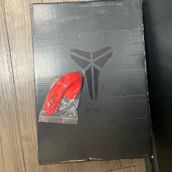 Kobe Protro ‘Grinch’
Size 10
New OG All
Box slightly damaged
100% authentic - Picture 5 of 5